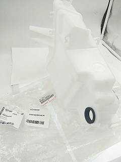 Оригінальний бачок омивача 85315-42330.