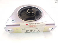 Оригінальна опора двигуна передня MR333578.