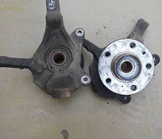 Поворотний кулак правий під ABS 1.9 2.0 2.5 DCI NISSAN PRIMASTAR 00-14 (НІССАН ПРИМАСТАН)