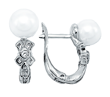 Сережки XР. Родій. Камені: білий циркон та перли. Довжина: 2 см. Ширина: 7 мм.