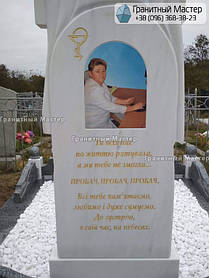 Памятник женщине из белого мрамора с крестом и лилиями. Мраморный памятник г. Суммы 6