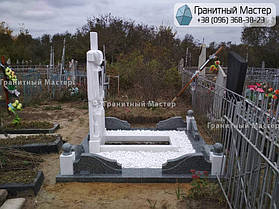 Памятник женщине из белого мрамора с крестом и лилиями. Мраморный памятник г. Суммы 9