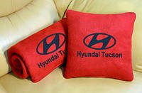 Подушка і плед в автомобіль з вишивкою логотипа "Hyundai Tucson"