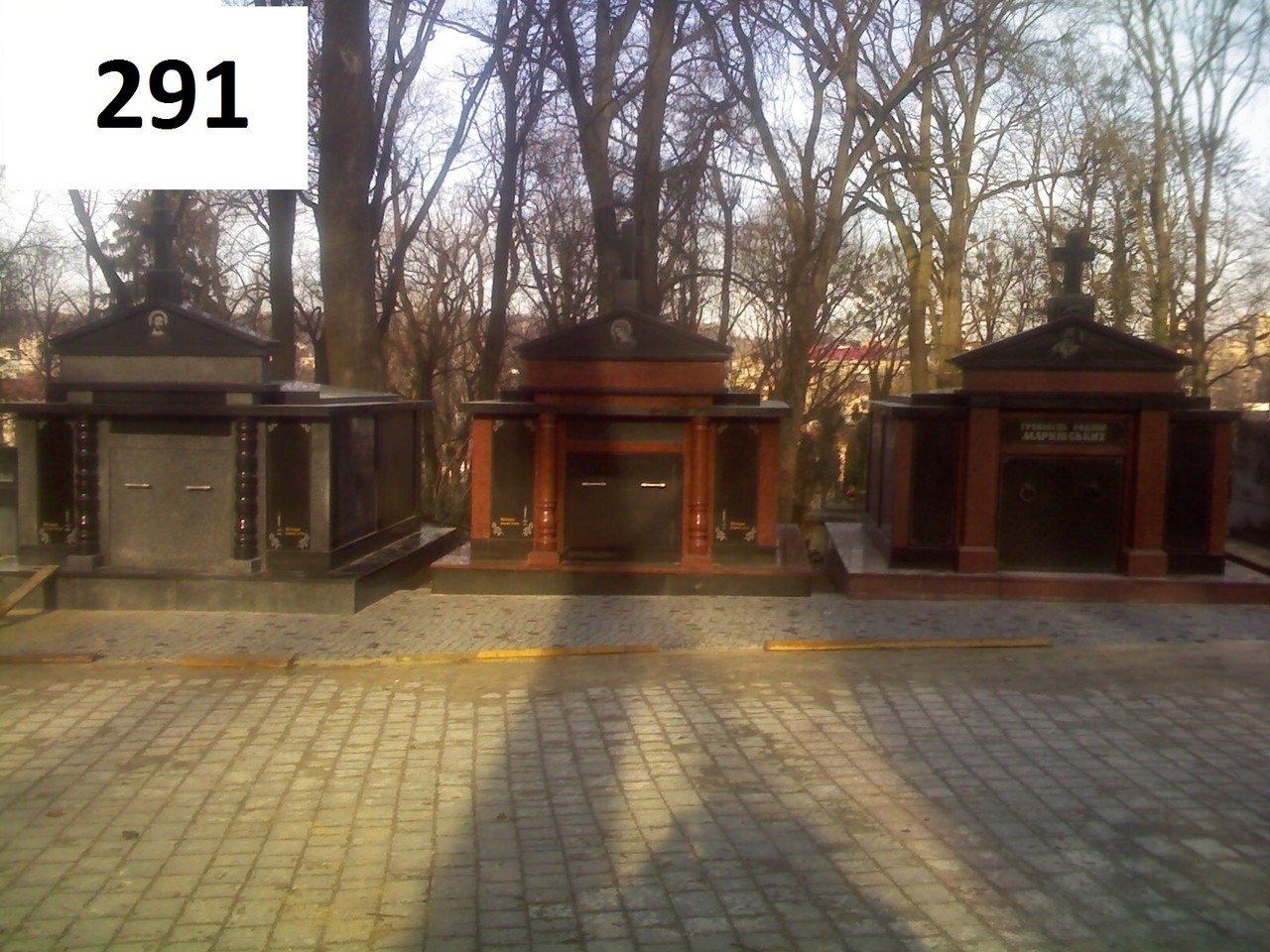 Пам'ятник склеп з граніту лізник габро маславка "Світло Хреста" 3000*4000, фото 1