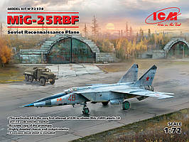 Радянський літак розвідник Міг-25РБФ. Збірна модель в масштабі 1/72. ICM 72174