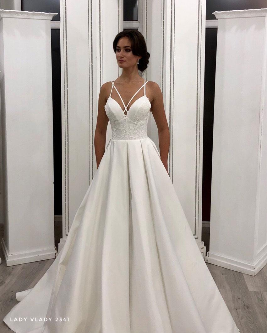 Атласне весільне плаття на тоненьких бретелях і зі шлейфом Lady Vlady 2019