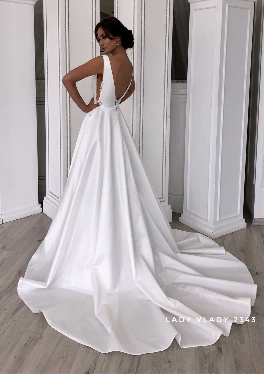Весільна сукня а-силуету, атласна з мереживом і зі шлейфом Lady Vlady 2019