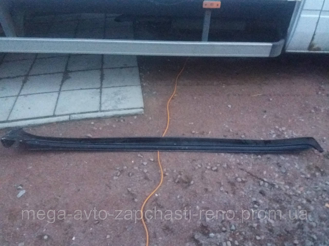 Накладка порога зовнішня права Toyota Land Cruiser 200 2008р.