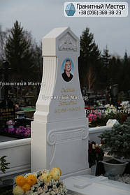 Памятник из белого мрамора женщине в с. Хотов, Киевской обл.  5