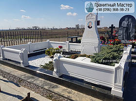 Памятник из белого мрамора женщине в с. Хотов, Киевской обл.  2