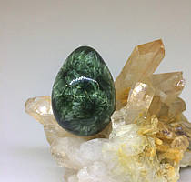 Яйце з ангельського каменю Серафініт