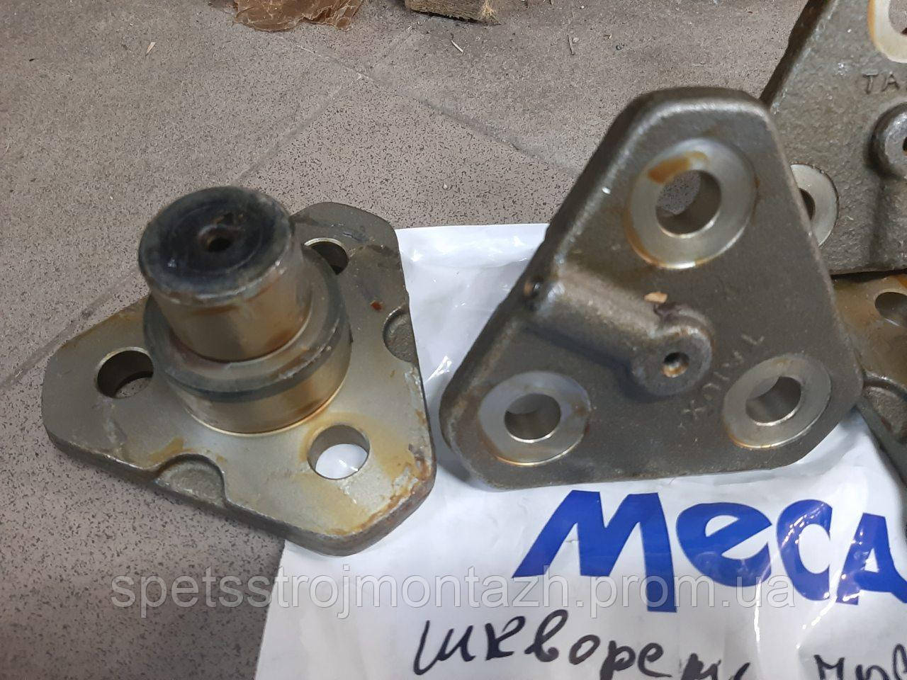 Шворінь поворотного нижній переднього моста Terex / Carraro 6190566M1 / 128881 / 9968025