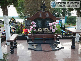 Памятник на двоих человек в из черного и красного гранита. Житомирская обл., с. Андрушки 2