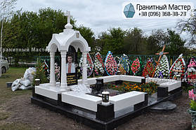 Памятник в виде церкви из мрамора. Полтавская обл., с. Плехов 1