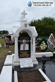 Памятник в виде церкви из мрамора. Полтавская обл., с. Плехов 7
