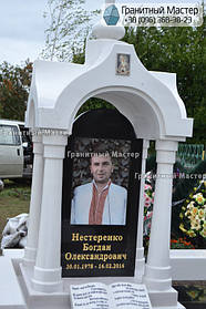 Памятник в виде церкви из мрамора. Полтавская обл., с. Плехов 10