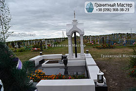 Памятник в виде церкви из мрамора. Полтавская обл., с. Плехов 13
