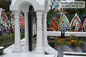 Памятник в виде церкви из мрамора. Полтавская обл., с. Плехов 15
