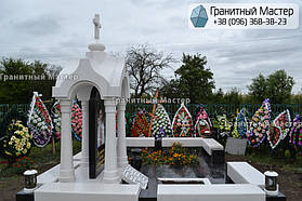 Памятник в виде церкви из мрамора. Полтавская обл., с. Плехов 16
