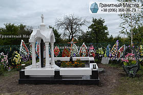 Памятник в виде церкви из мрамора. Полтавская обл., с. Плехов 22
