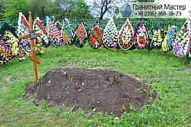 Памятник в виде церкви из мрамора. Полтавская обл., с. Плехов 26