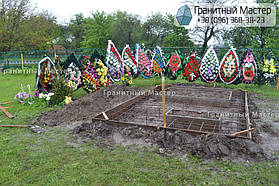 Памятник в виде церкви из мрамора. Полтавская обл., с. Плехов 28