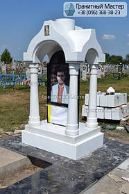 Памятник в виде церкви из мрамора. Полтавская обл., с. Плехов 30