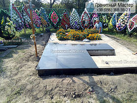 Памятник в виде церкви из мрамора. Полтавская обл., с. Плехов 32
