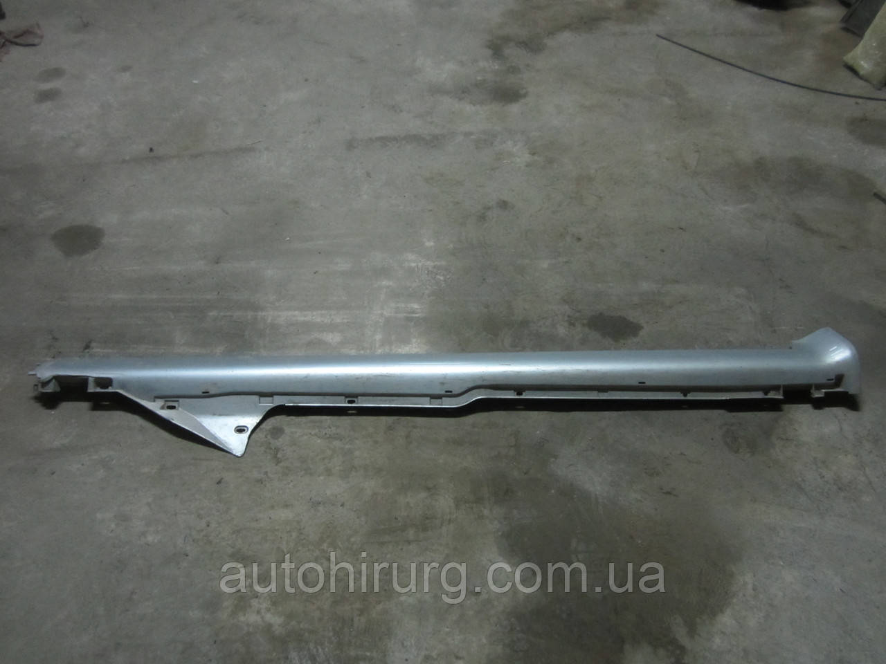 Права зовнішня накладка на поріг audi A6 С5 (4B3853860)