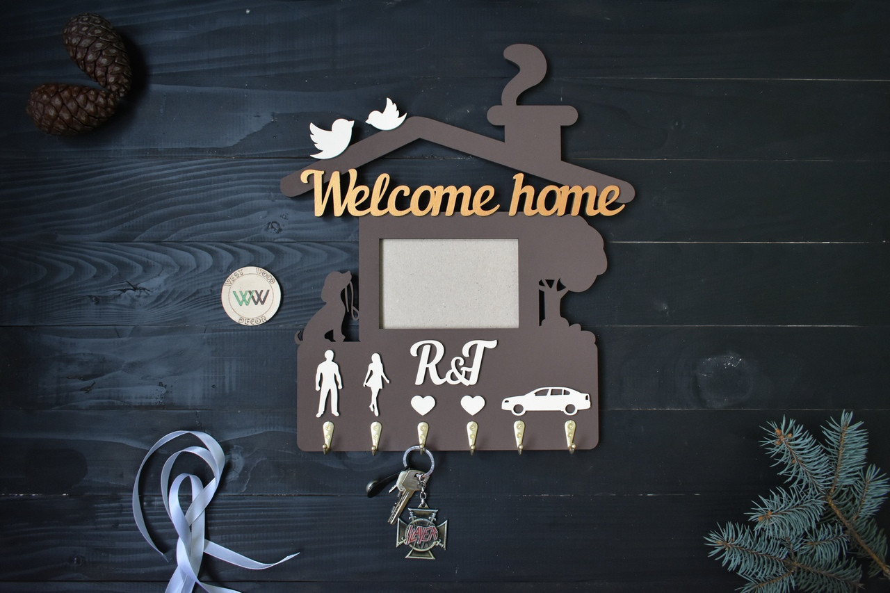 Міні ключниця з дерева "Welcome Home" з ініціалами і фоторамкою