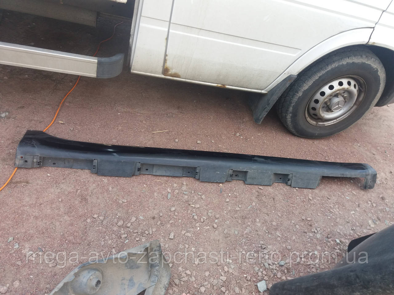 Накладка порога правого Toyota Camry 06-11