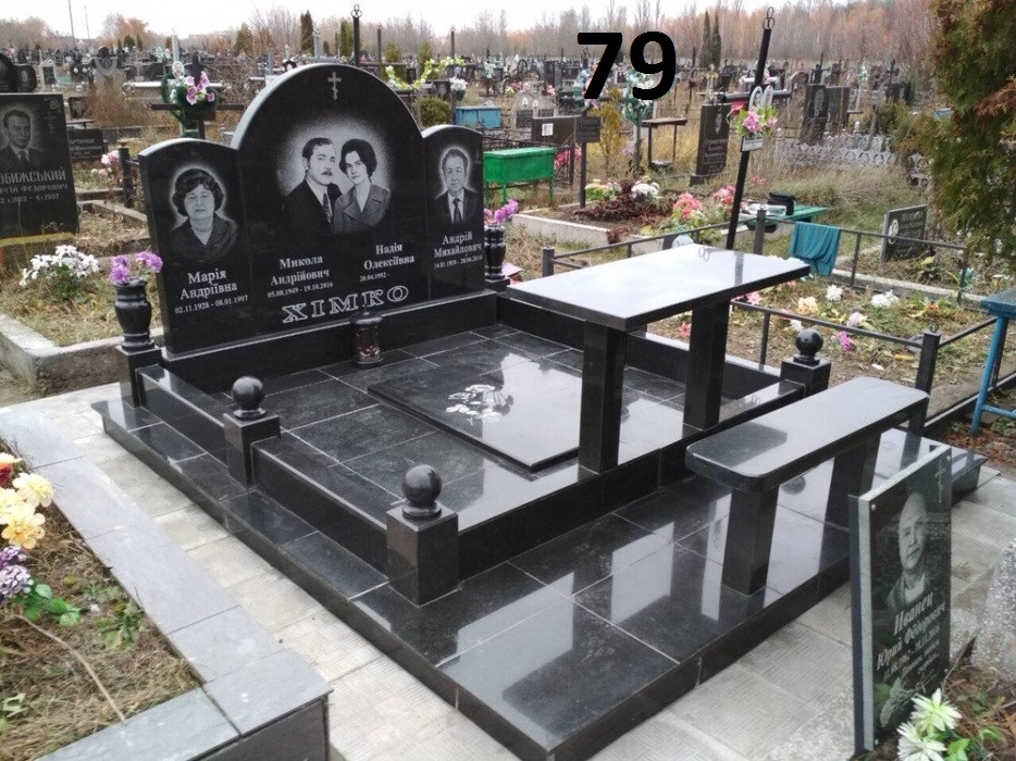 Ексклюзивний сімейний пам'ятник на чотирьох, огорожа, лавка, столик із граніту 2500*3500