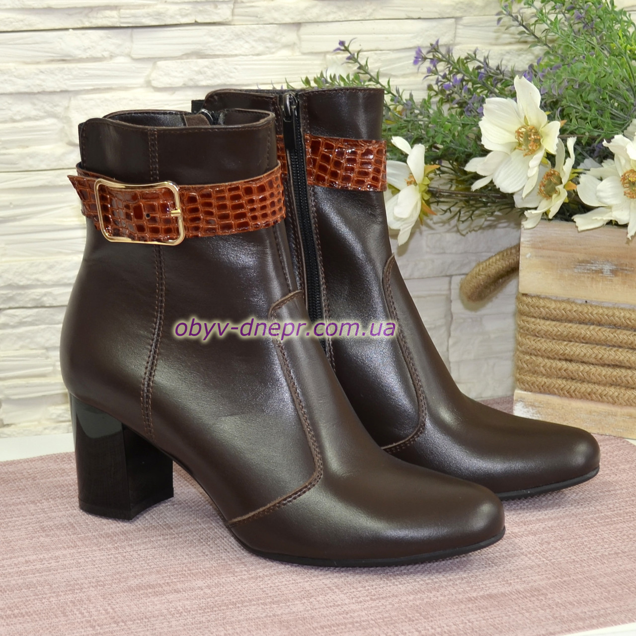 Черевики жіночі шкіряні, декоровані ремінцем з натуральної шкіри "крокодил", фото 1
