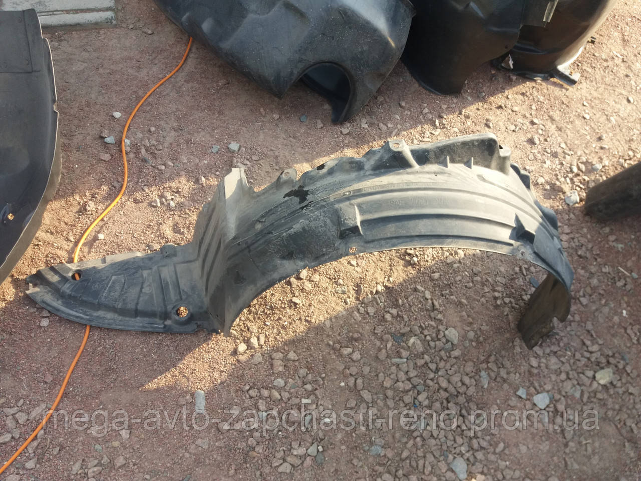 Підкрилок передній лівий Nissan Almera Classic (B10) 2006-2013