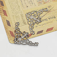 Куточок, Кабошон, Філігранні квітка, Трикутник, Колір: Вороніння сталь, Ажурна різьба, 48 мм x 26 мм