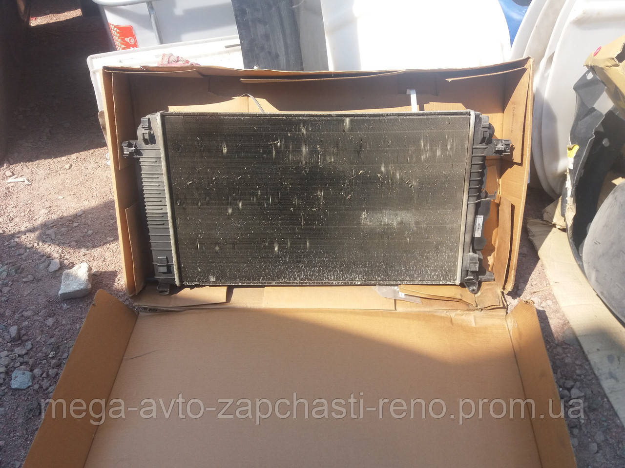 Радіатор охолодження двигуна Mercedes Sprinter W906 06-17