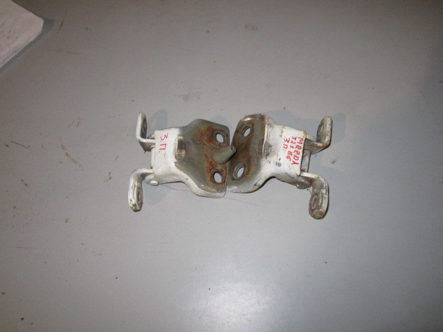 Петлі двері задньої правої Mazda 323 BG 1989 - 1994 Седан