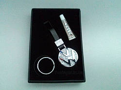 Брелок на ключи со стразами Volkswagen