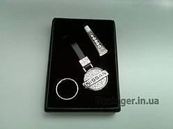 Брелок на ключи со стразами Nissan