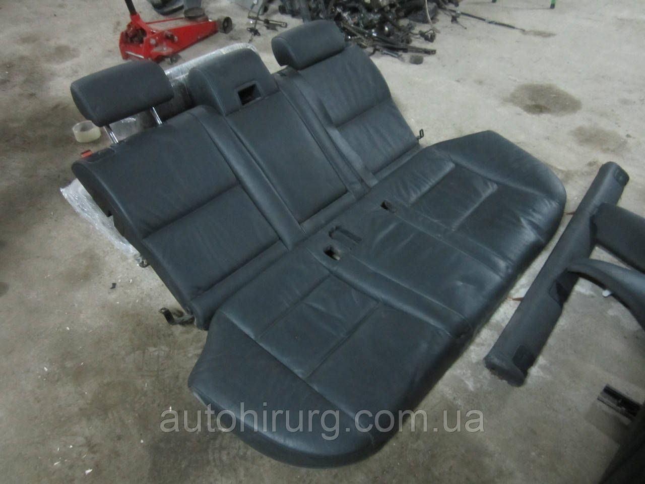 Шкіряне заднє сидіння BMW e61 (чорне)