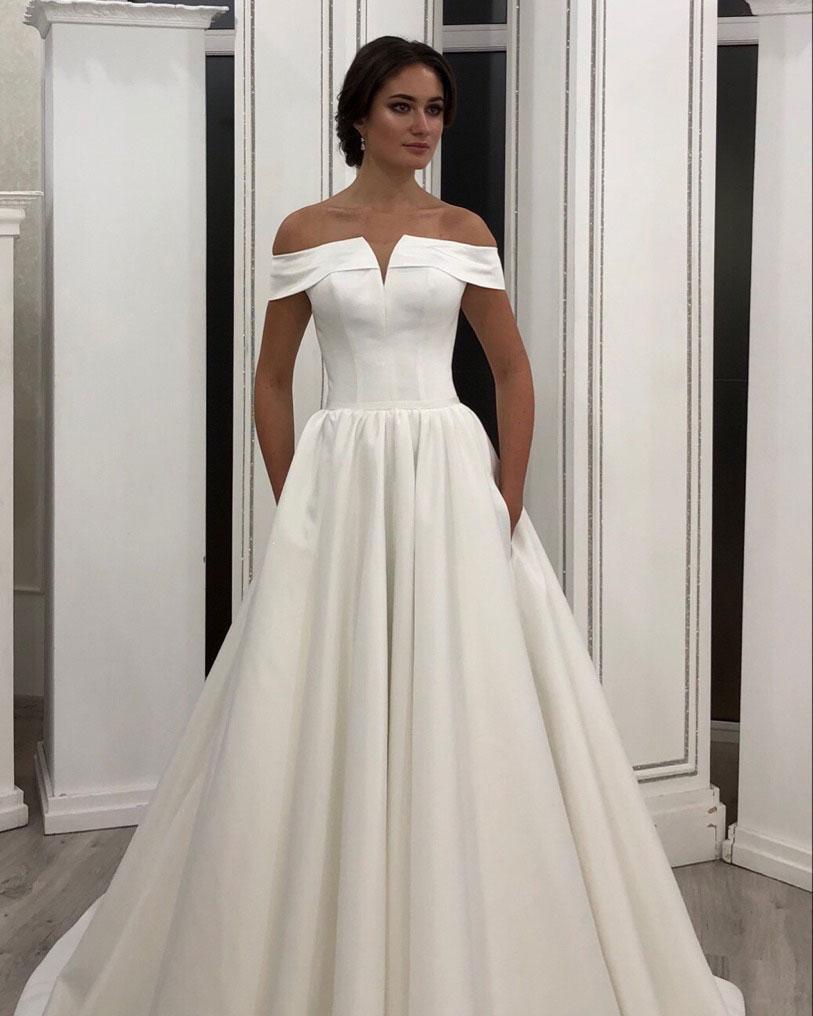 Атласна весільна сукня А - силуету з відкритими плечима. Lady Vlady 2019