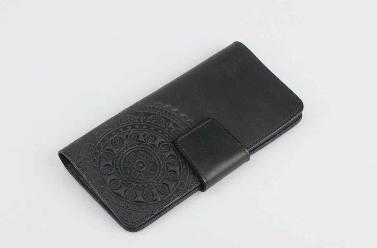 Шкіряний гаманець з тисненим орнаментом "Мандала", чорного кольору, ручна робота, 21х11 см, фото 1