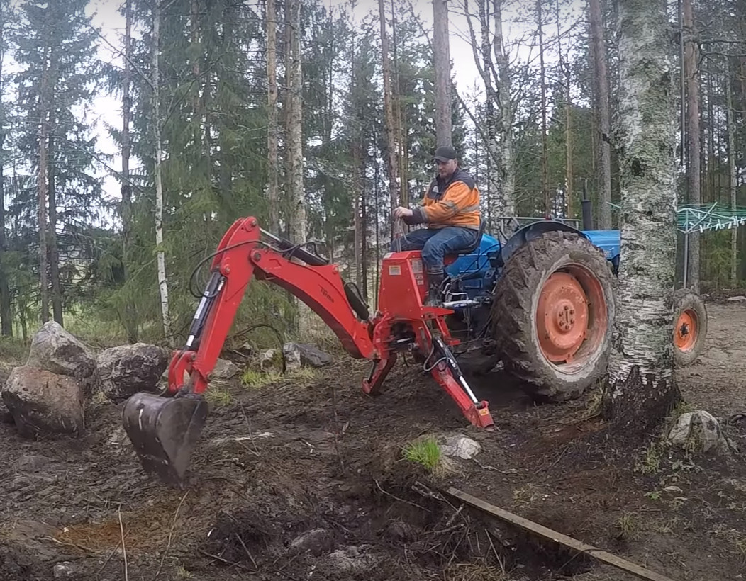 Екскаватор задній навісний STILER BK 215