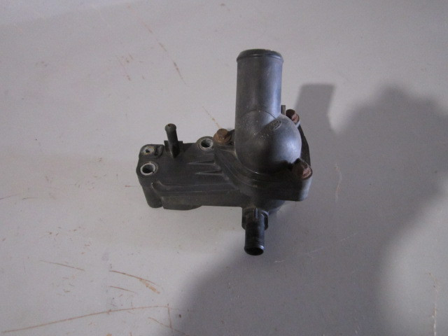 Термостат с корпусом 2S4Q8594AB Ford Connect 1.8 d 2002-2013 C-Max S-Max Focus I II Mondeo IV