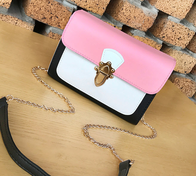 Стильная сумка сундук на красивом ремешке от интернет-магазина Days-Trend