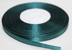 Стрічка атласна. Колір зелений смарагд. Ширина — 0,7 см, довжина — 23 м