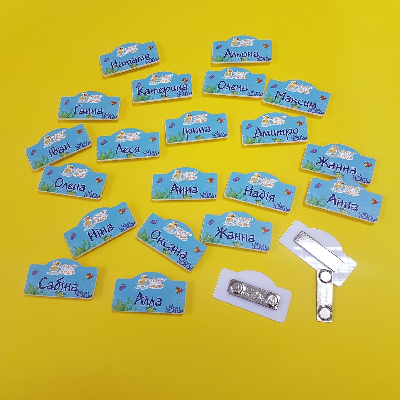 Акриловий бейдж із наклейкою фігурний, 65х35мм (від 10 шт)