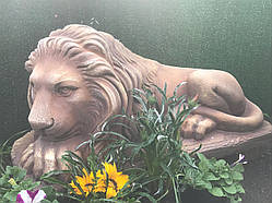 Лев лежачий    ( висота 40 см 70 кг )