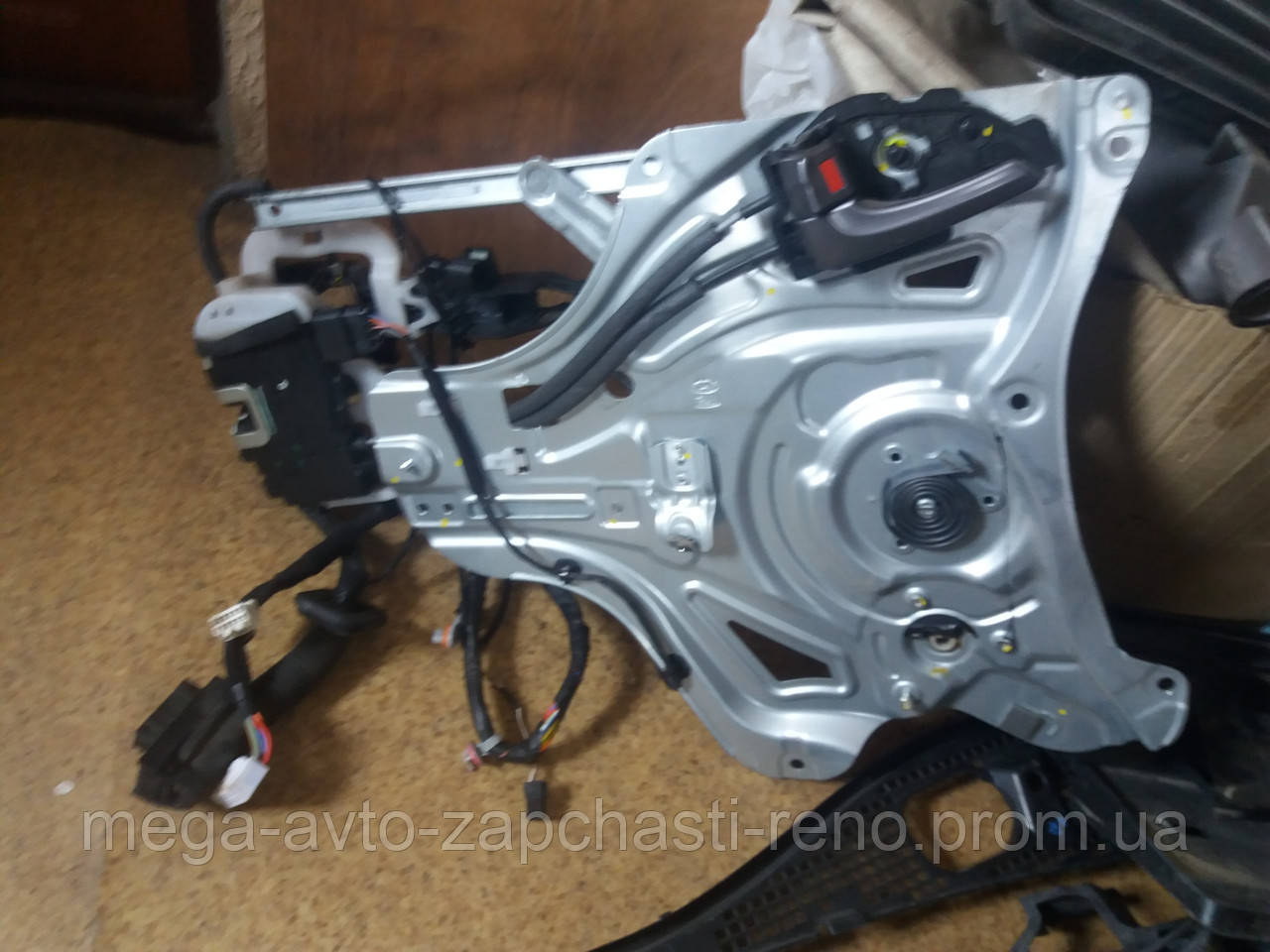 Замок двери передней левой Hyundai ix35