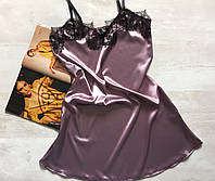 Жіноча атласна нічна сорочка пудра з мереживом на тонких бретелях що регулюються